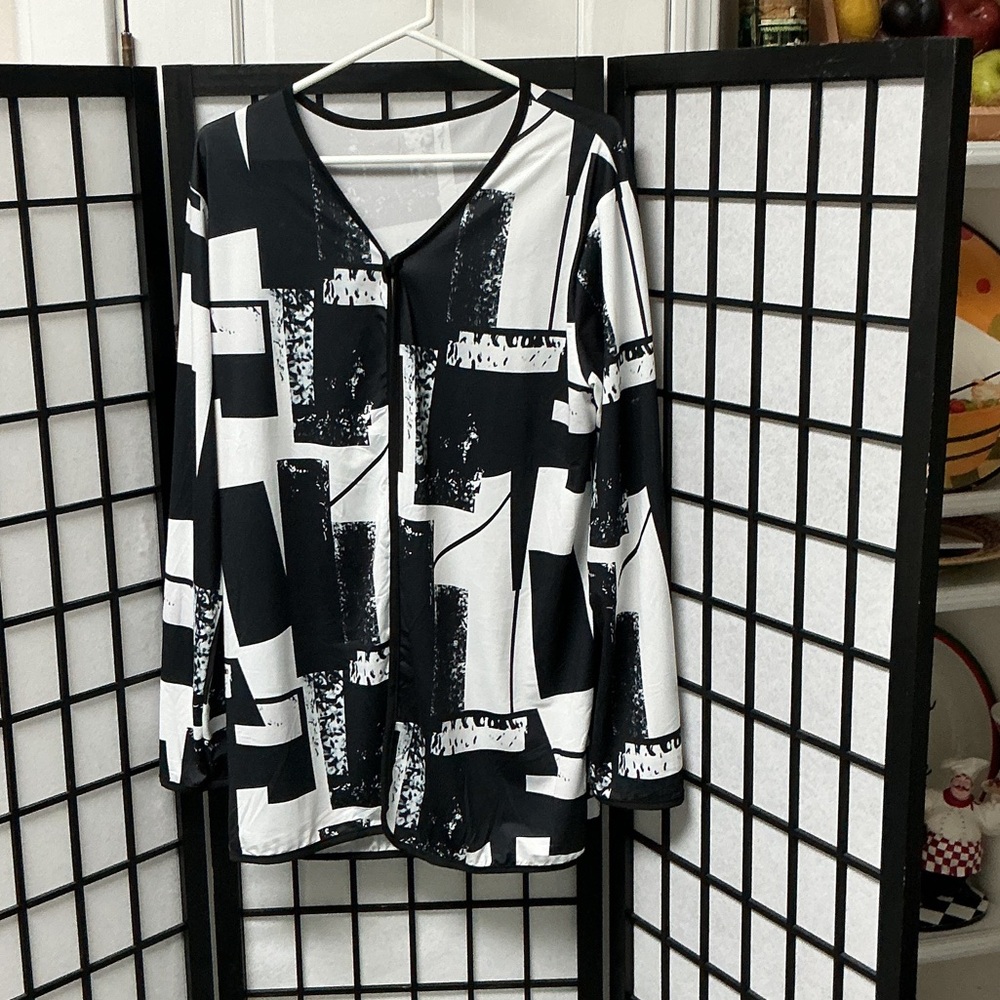 Abstract Black & White V-Neck Women’s Top with Velcro closure